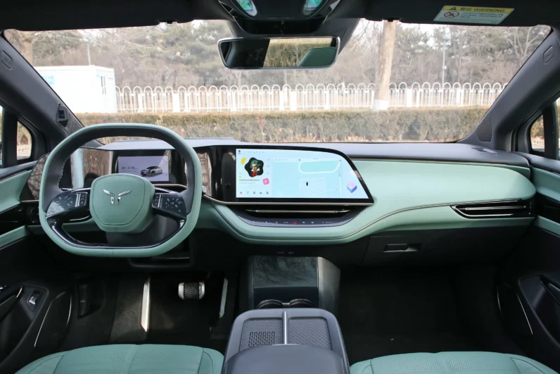 Hongqi EH7